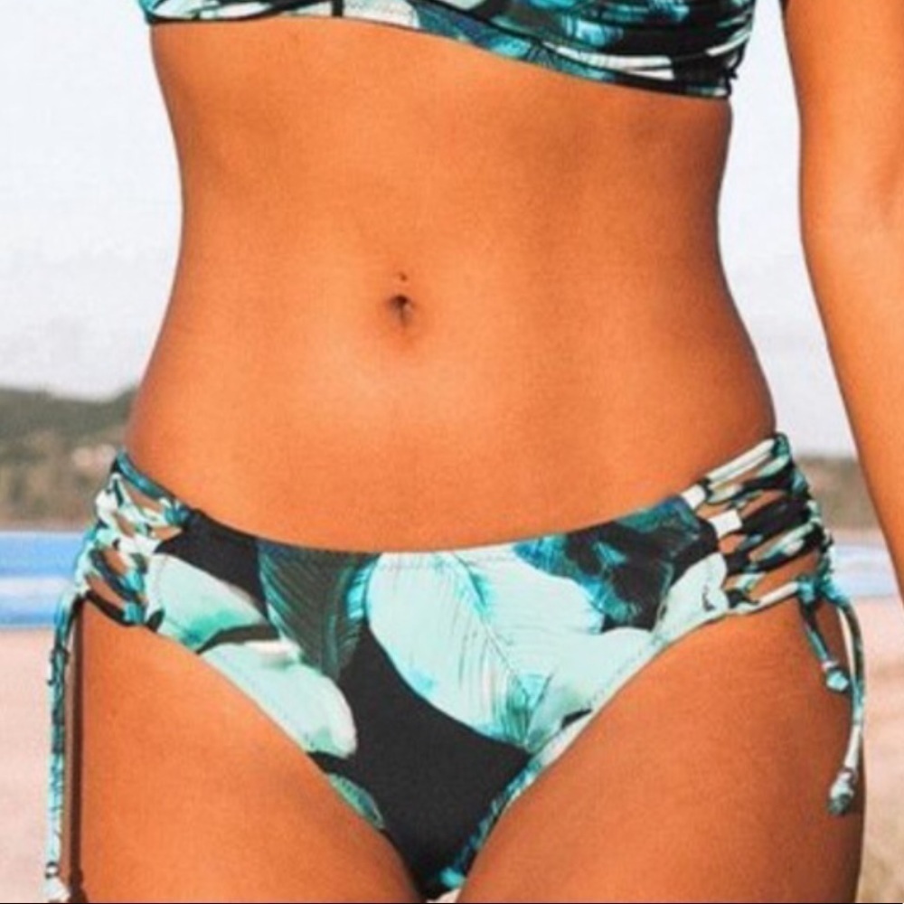 🆕 Cupshe Monstera side tie leaf bikini bottoms xs